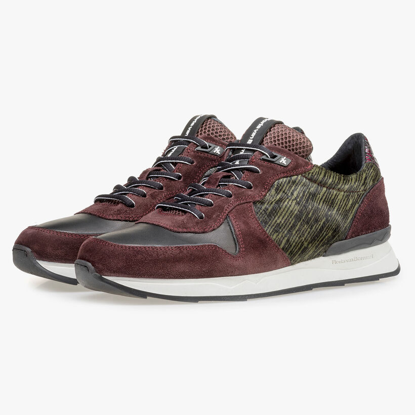 Roter Wildleder-Sneaker