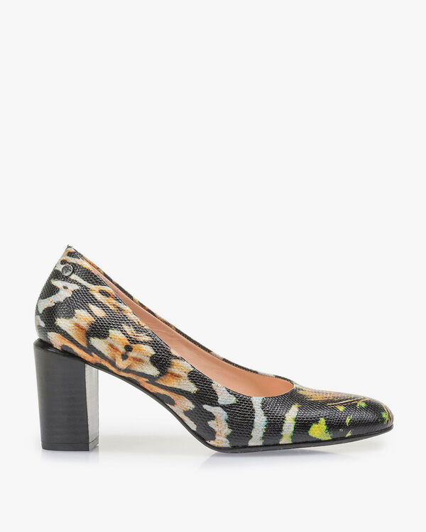 Black leather pumps print