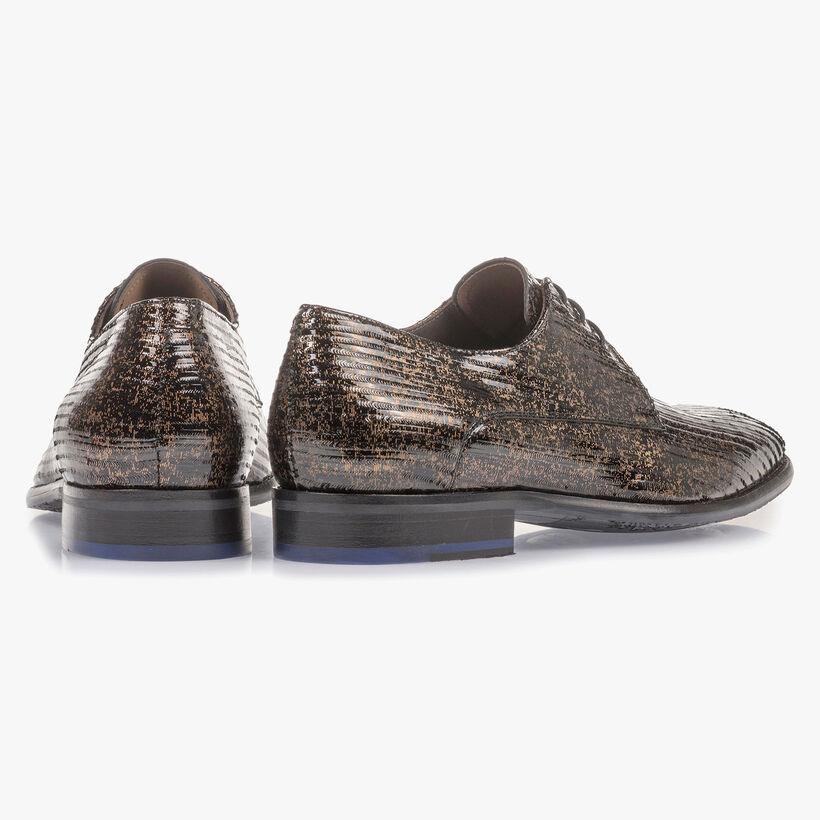 Brauner Lackleder-Schn&uuml;rschuh mit Metallicprint