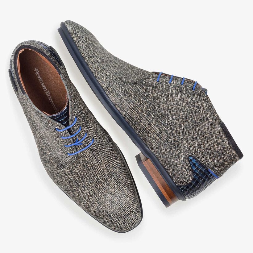 Taupefarbener Leder-Schn&uuml;rschuh mit Print