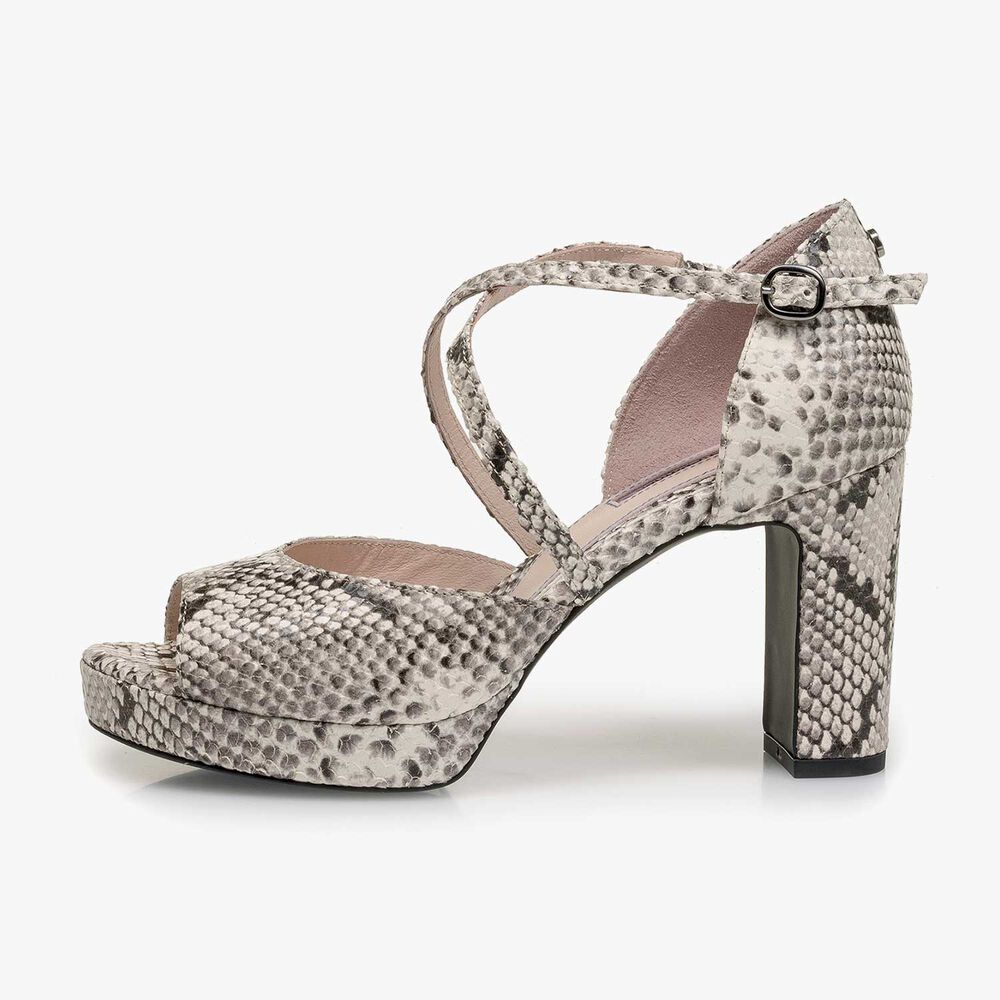 Wei&szlig;e Leder-Sandalette mit Schlangenprint