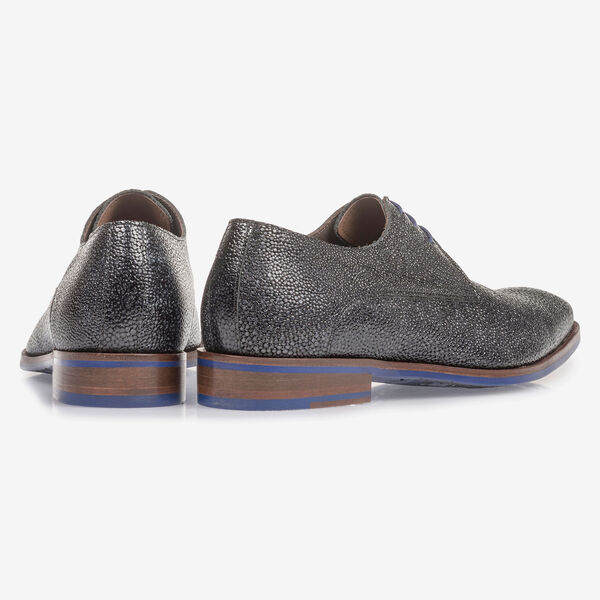 Blauer Leder-Schn&uuml;rschuh mit Metallic-Print