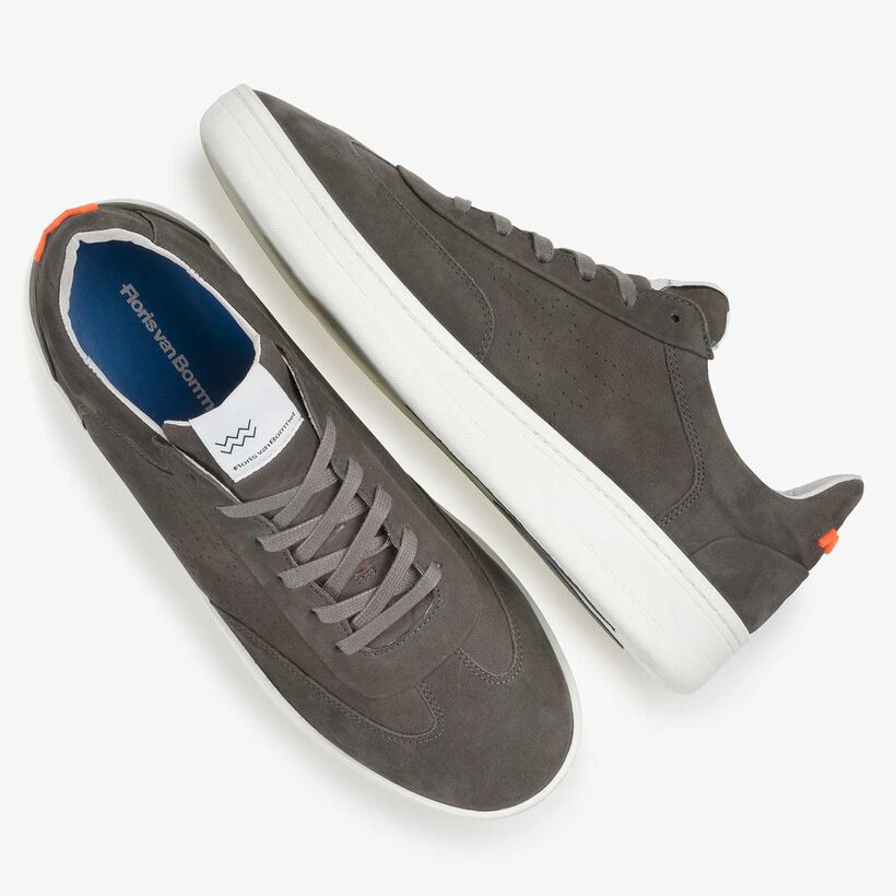 Dunkelgrauer Nubukleder-Sneaker