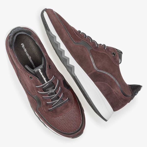 Roter Wildleder-Sneaker
