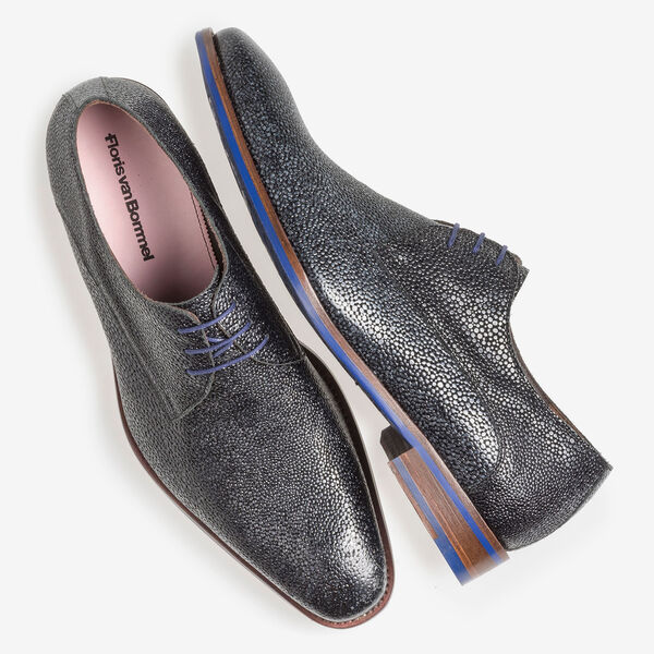 Blauer Leder-Schn&uuml;rschuh mit Metallic-Print