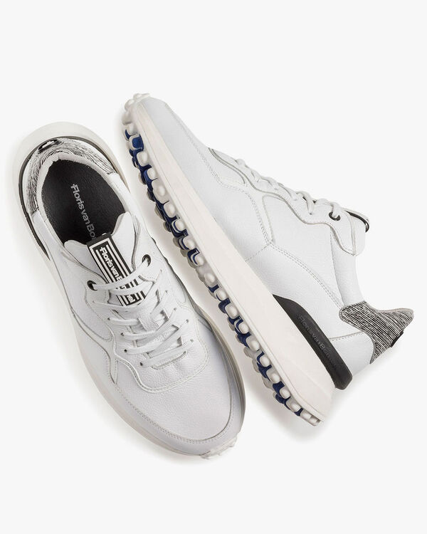 Wei&szlig;er Kalbsleder-Sneaker mit feiner Struktur