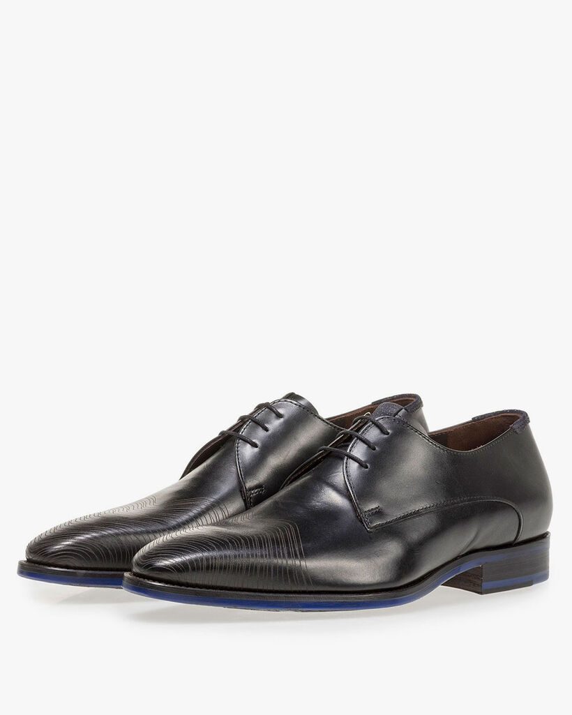 Schwarzer Leder-Schn&uuml;rschuh