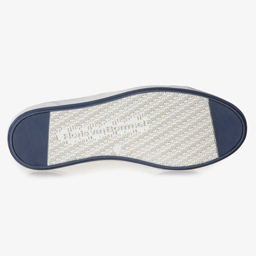 Taupefarbener Sneaker aus gewaschenem Wildleder