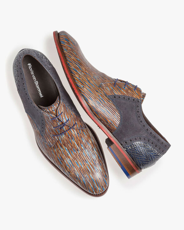 Blau-roter Schn&uuml;rschuh mit Eidechsenprint