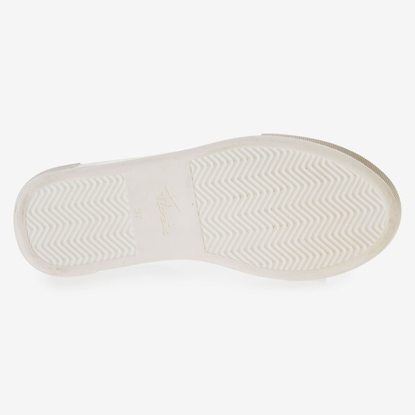 White leather sneaker