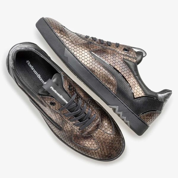 Brown leather sneaker with metallic print