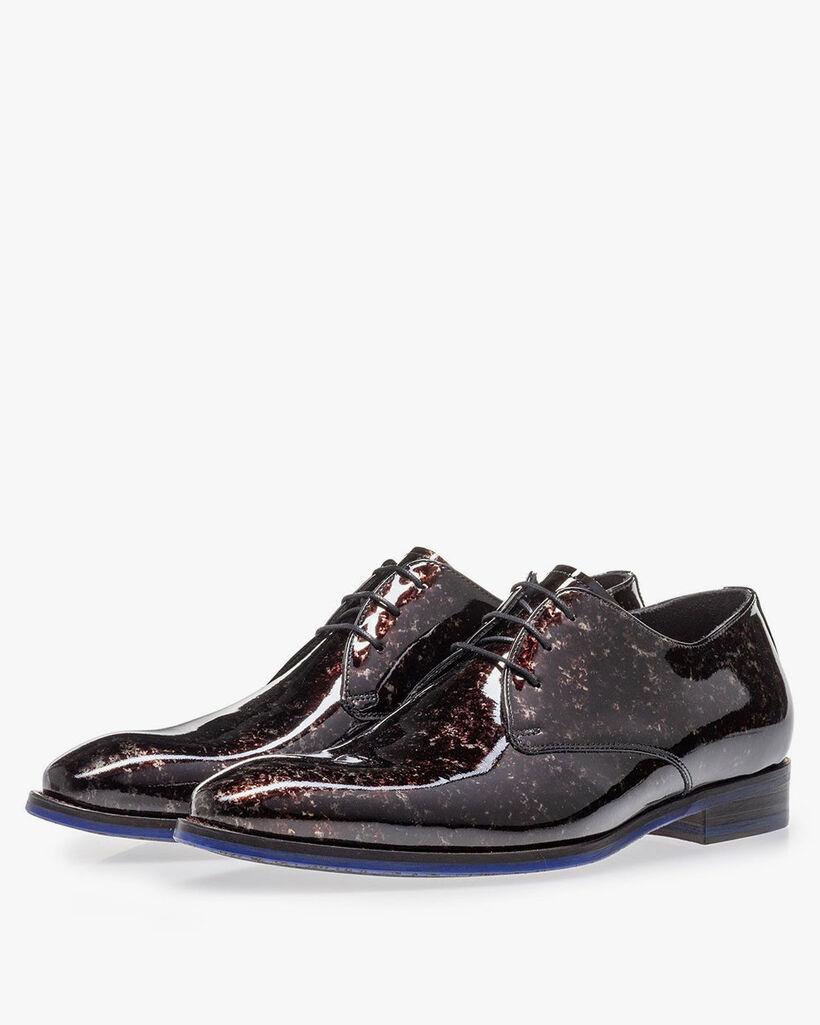 Lace shoe grey patent leather