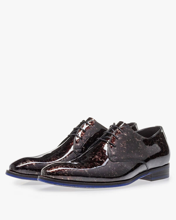 Lace shoe grey patent leather