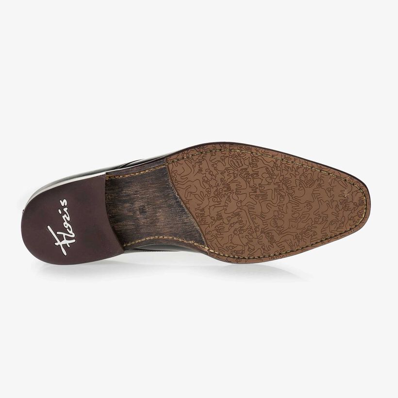 Black leather lace shoe