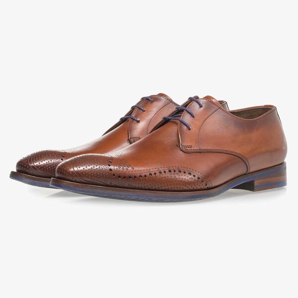 Dunkler cognacfarbener Kalbsleder-Schn&uuml;rschuh