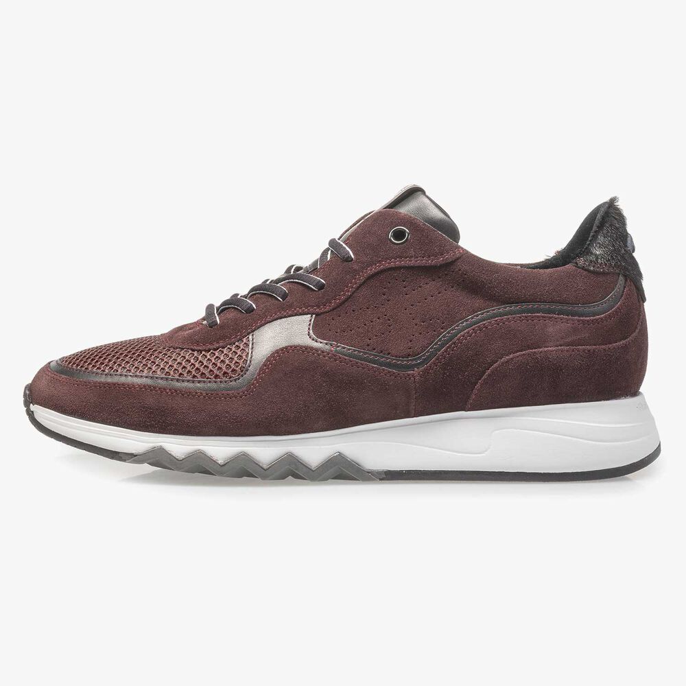 Roter Wildleder-Sneaker