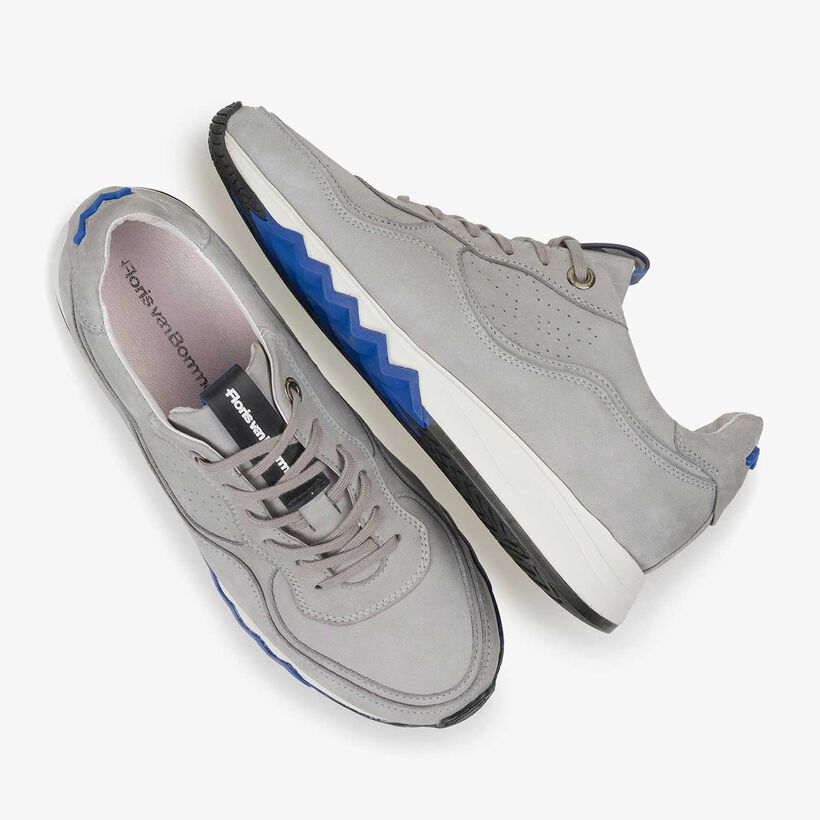 Hellgrauer Nubukleder-Sneaker