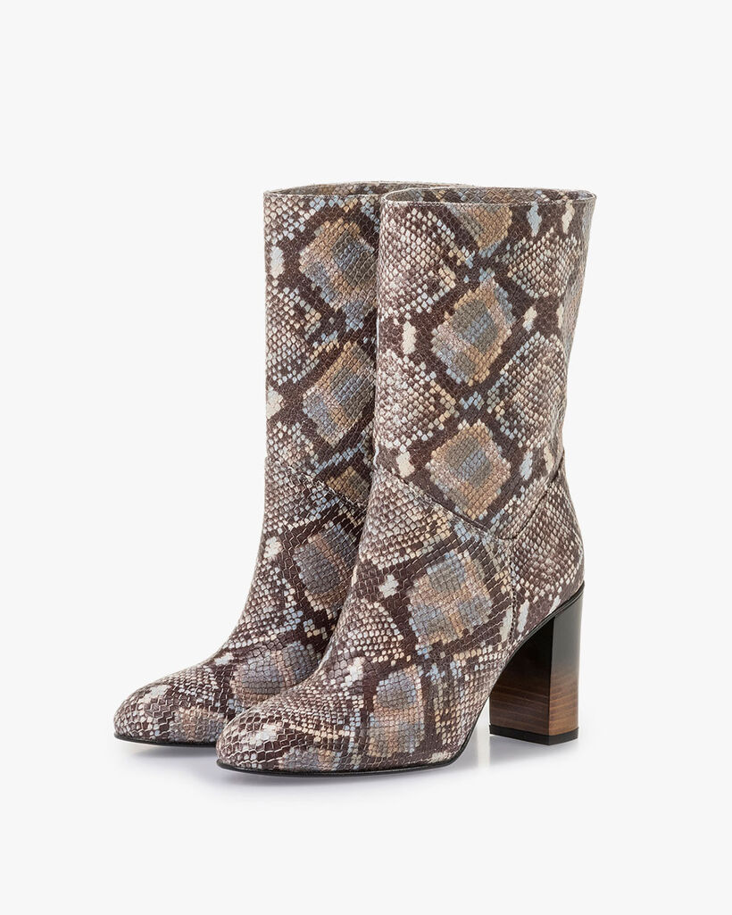 Braun-wei&szlig;e Lederstiefel mit Schlangenprint