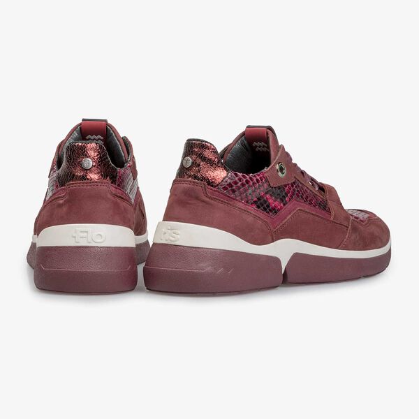 Bordeauxroter Wildleder-Sneaker mit Schlangenprint