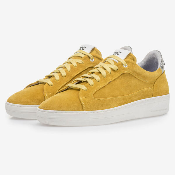 Gelber Wildleder-Sneaker