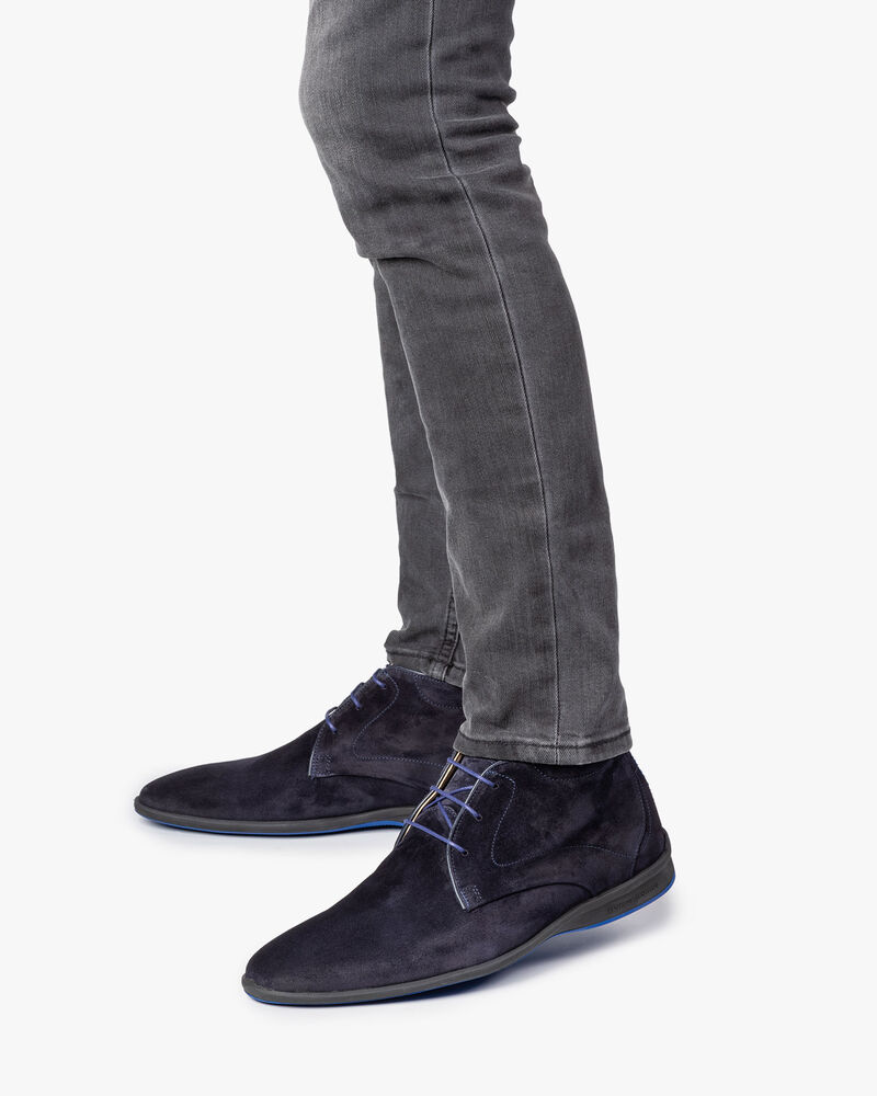 Dunkelblauer Wildleder-Schn&uuml;rstiefel