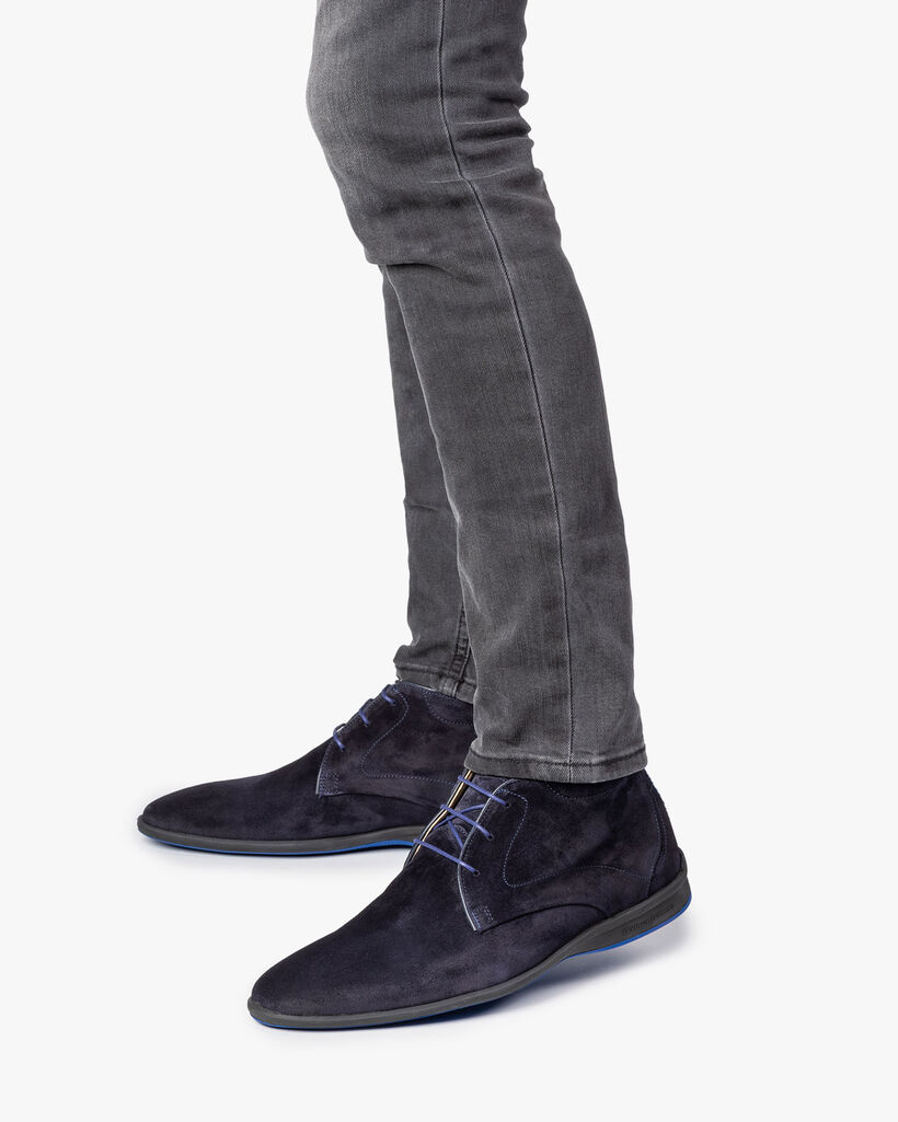 Dunkelblauer Wildleder-Schn&uuml;rstiefel