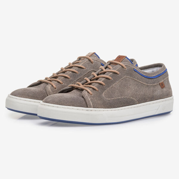 Brown suede leather lace shoe with print