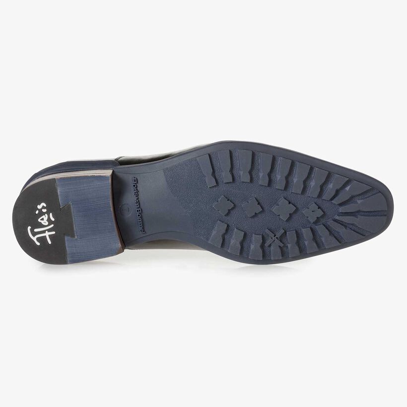 Black calf leather lace shoe