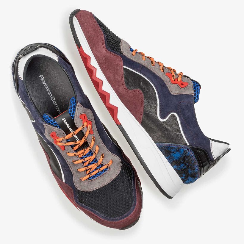 Rot-blauer Wildleder-Sneaker
