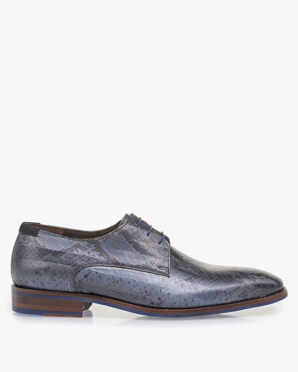 Blue lace shoe with snake print