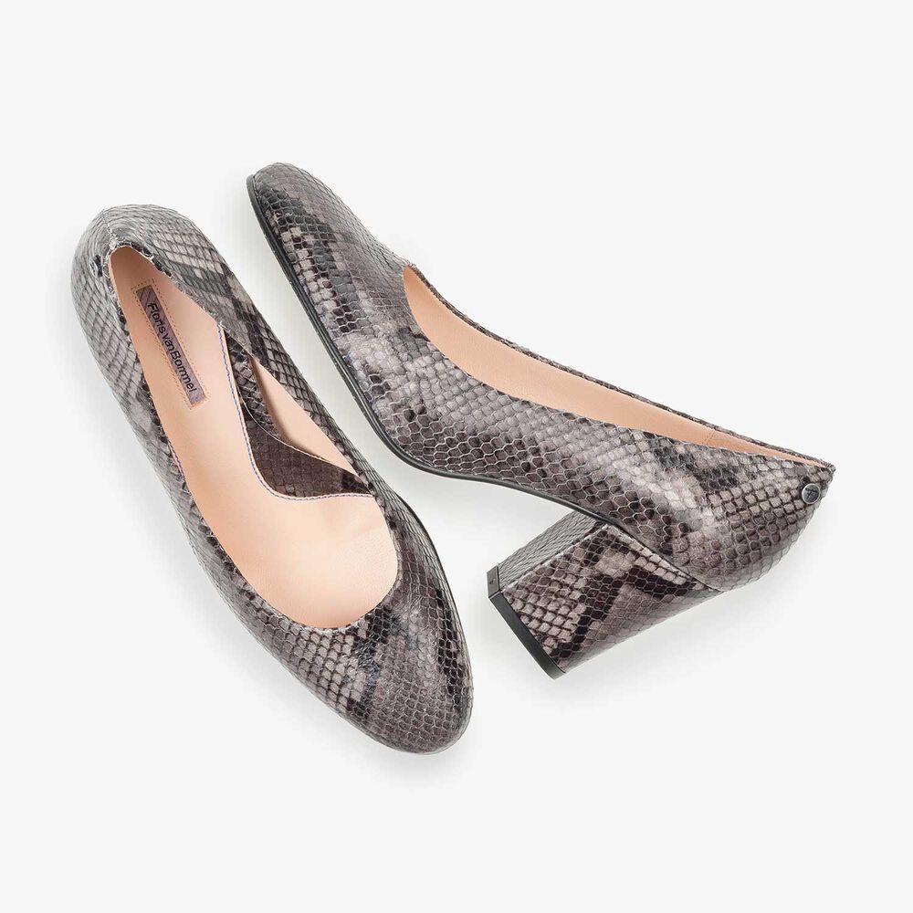 Graue Leder-Pumps mit Schlangenprint