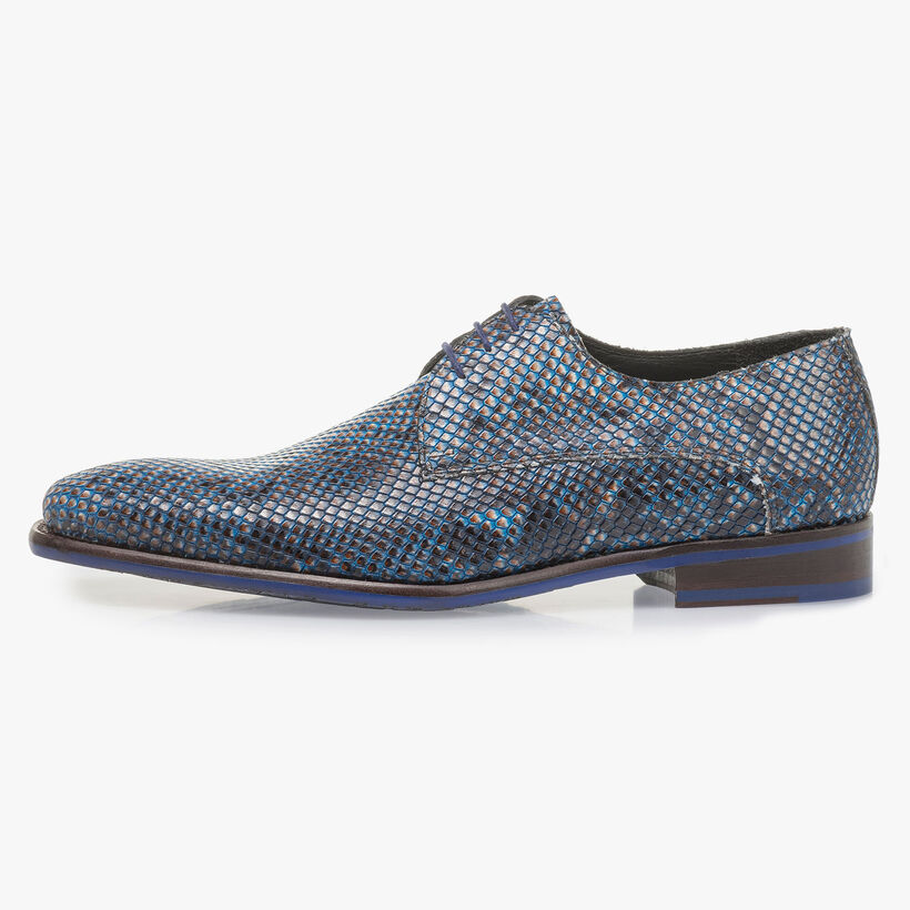 Blauer Schn&uuml;rschuh mit Schlangenprint