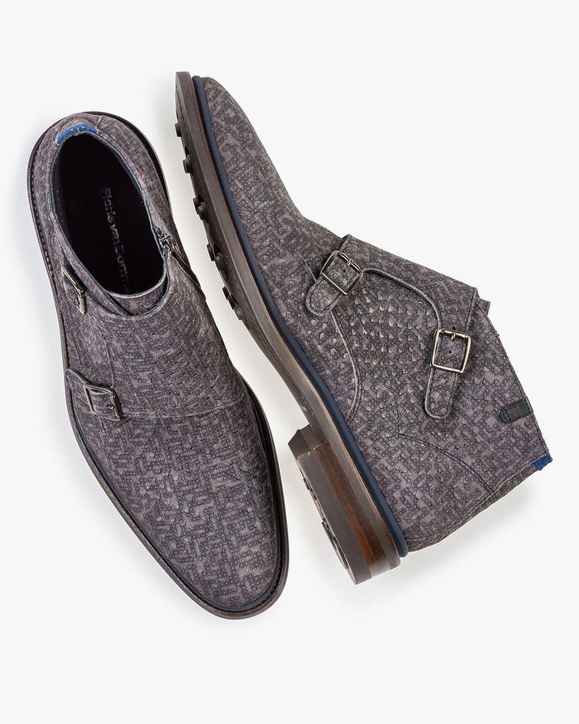 Boot with buckle closure grey