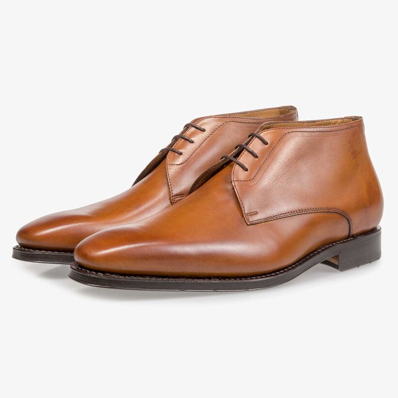 Cognac-coloured mid-high leather lace boot