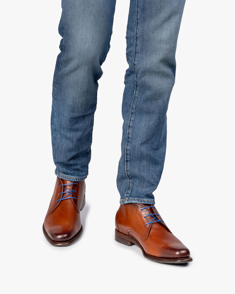 Dark cognac-coloured calf leather lace boot