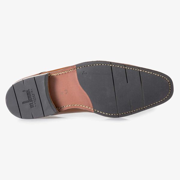 Cognac-coloured mid-high leather lace boot