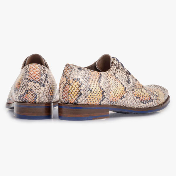 Premium Schn&uuml;rschuh mit orangefarbenem Schlangenprint