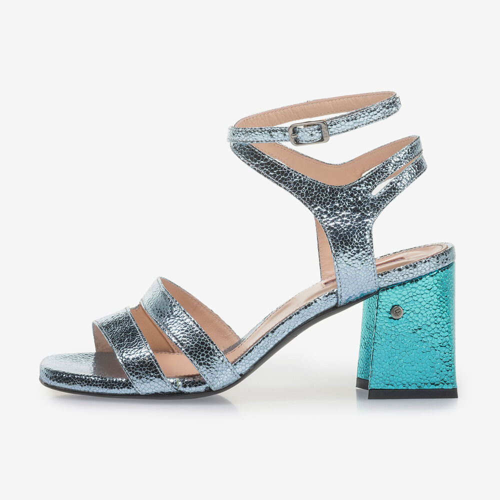 Hellblaue Sandalette mit Metallic-Print