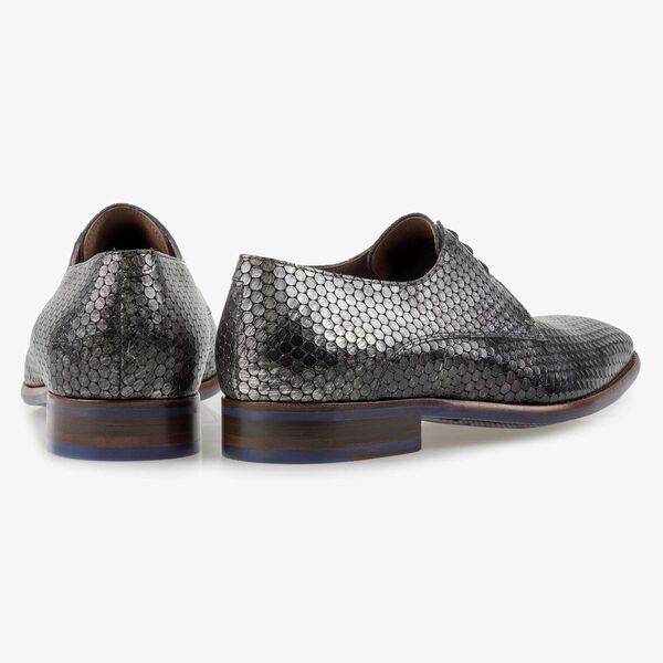 Grauer Kalbsleder-Schn&uuml;rschuh mit Metallicprint