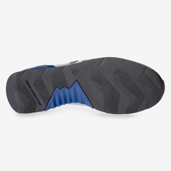 Olivgr&uuml;ner Wildleder-Sneaker mit Print