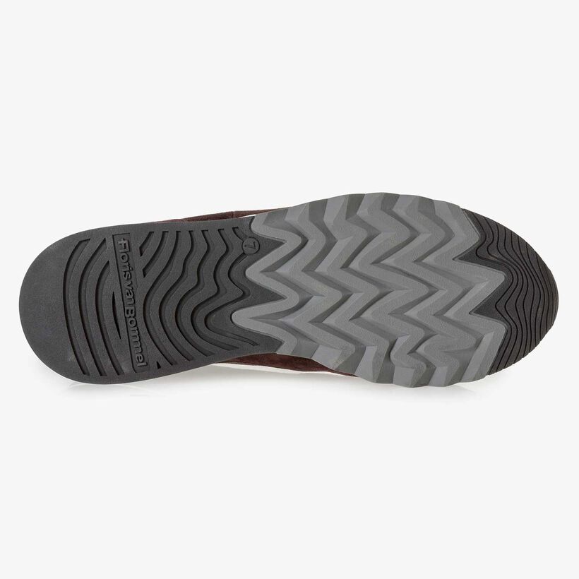 Roter Wildleder-Sneaker