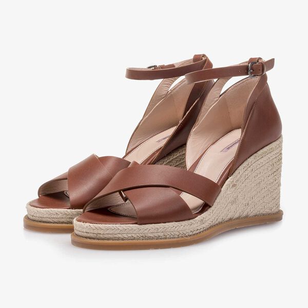 Cognac-coloured wedge-heel leather sandal