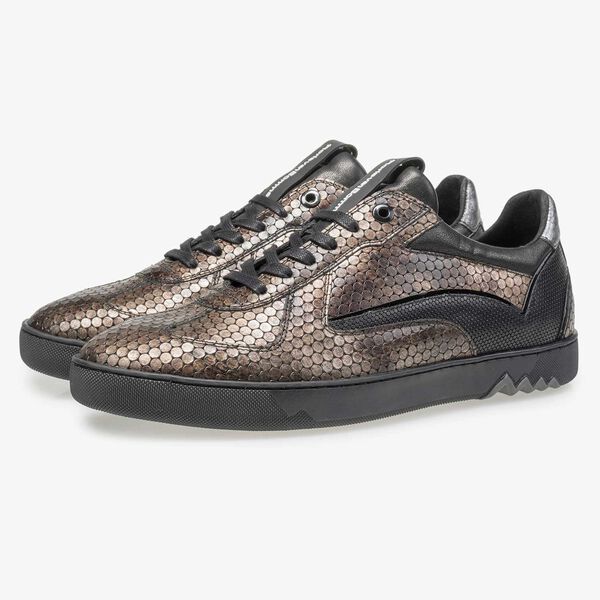 Brown leather sneaker with metallic print