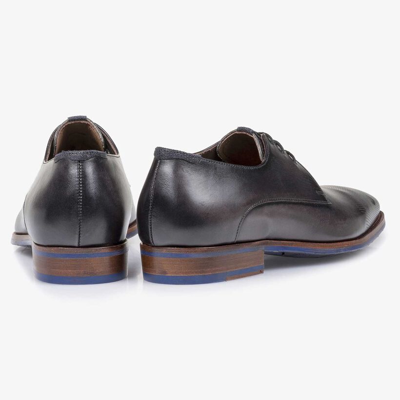 Grauer Kalbsleder-Schn&uuml;rschuh