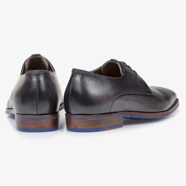 Grauer Kalbsleder-Schn&uuml;rschuh