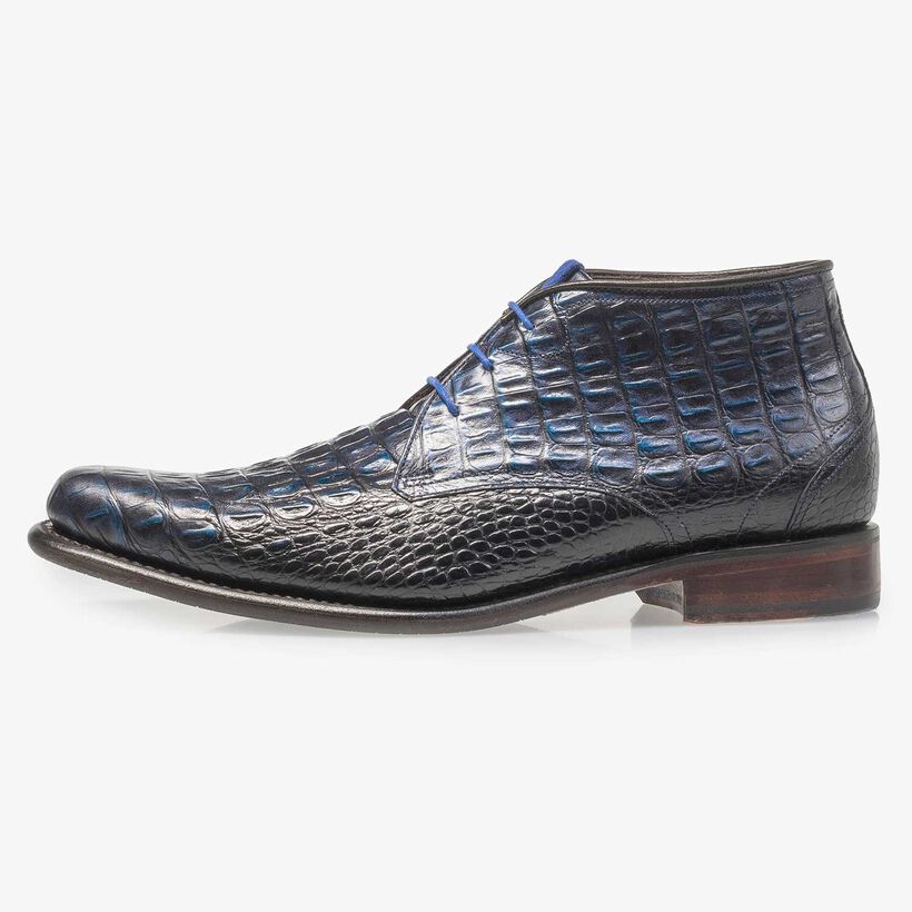 Blauer Leder-Schn&uuml;rstiefel mit Krokoprint