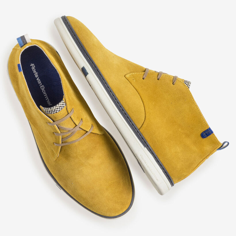 Gelber Wildleder-Schn&uuml;rstiefel