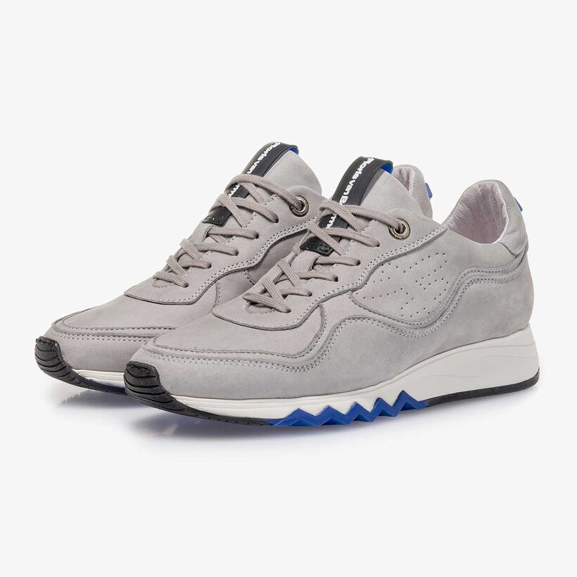 Hellgrauer Nubukleder-Sneaker