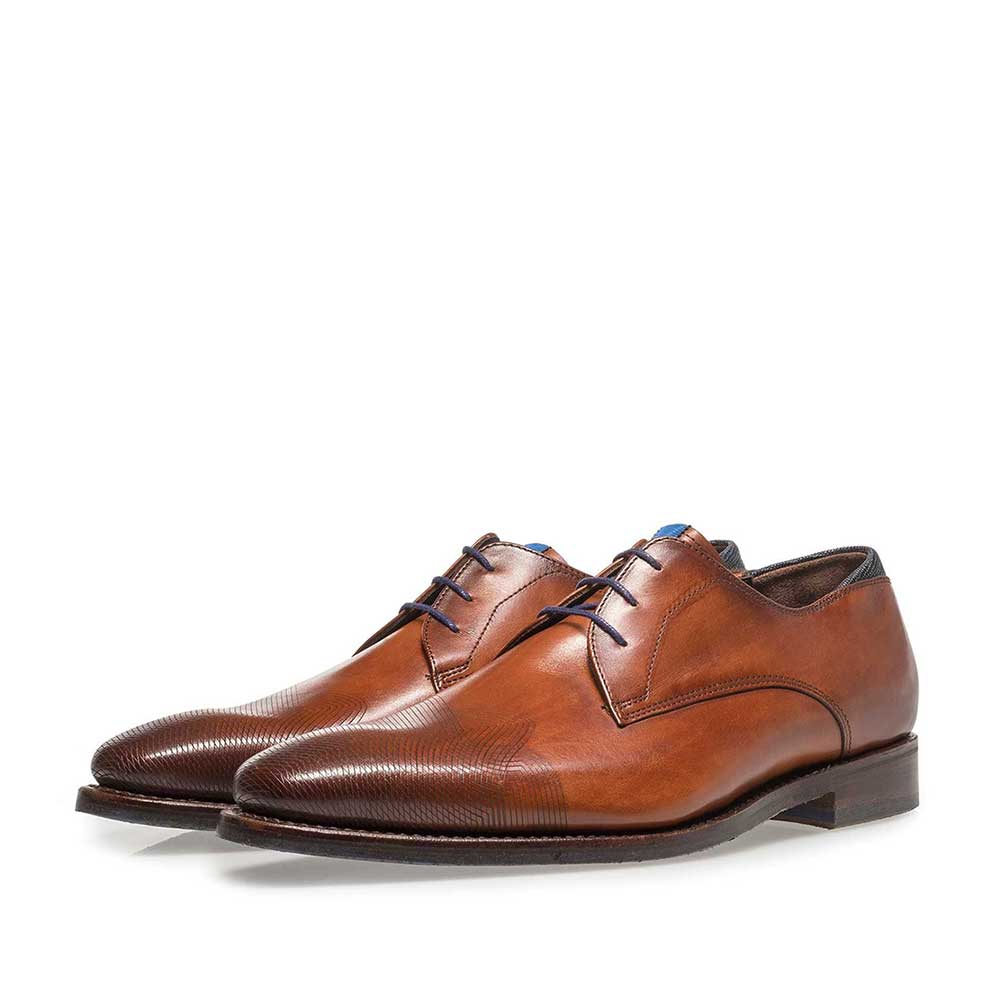 18184/00 - Dunkler cognacfarbener Kalbsleder-Schnürschuh mit gelasertem Muster 18184/00 - Dunkler cognacfarbener Kalbsleder-Schnürschuh mit gelasertem Muster
