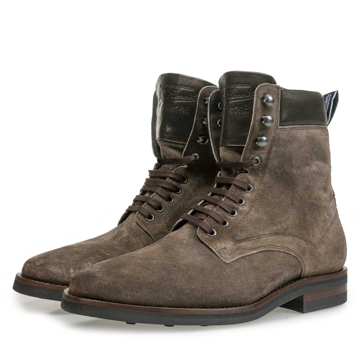 10658/05 - Taupefarbener Schnürstiefel aus gewaschenem Wildleder 10658/05 - Taupefarbener Schnürstiefel aus gewaschenem Wildleder